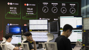 Borsa: l'Asia chiude fiacca tra dazi e scommesse sui tassi