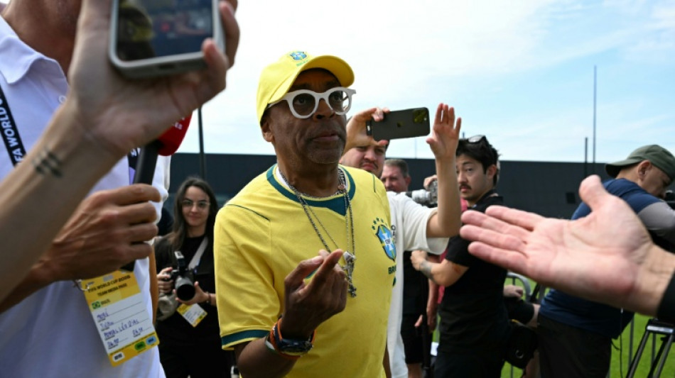 Treino da Sele&ccedil;&atilde;o Brasileira tem anivers&aacute;rio de Ancelotti e visita de Spike Lee