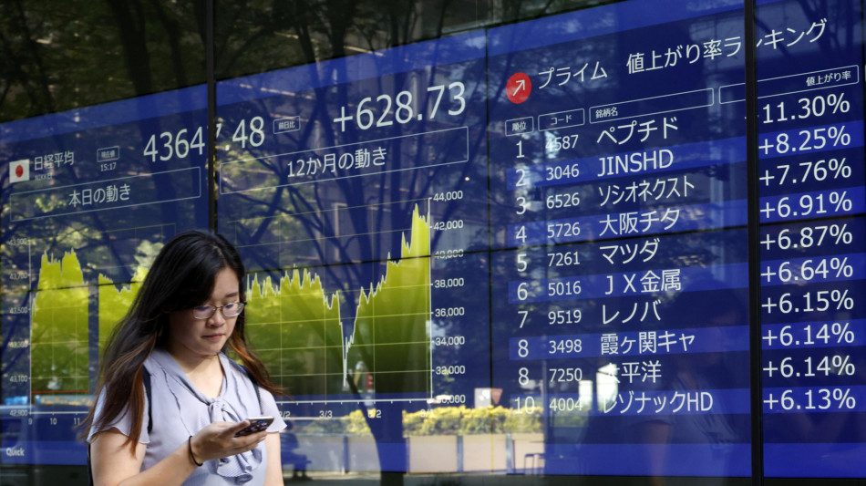 Borsa: Asia scende con farmaci e chip per Trump, Seul -2,4%