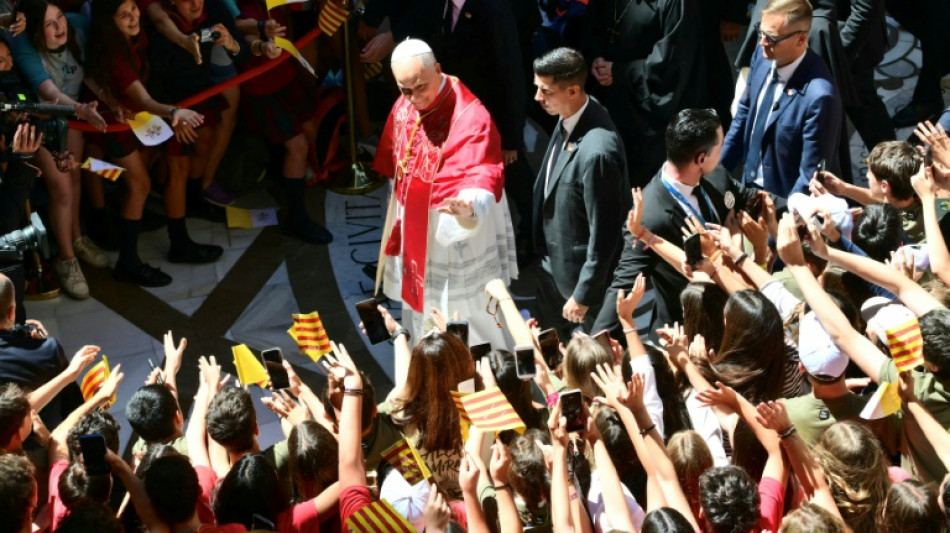 Papa aben&ccedil;oar&aacute; a Sagrada Fam&iacute;lia em Barcelona, a igreja mais alta do mundo