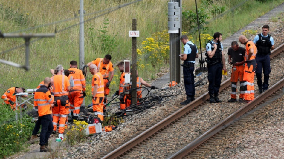 Sabotages sur le r&eacute;seau SNCF: les passagers s'adaptent, l'enqu&ecirc;te avance