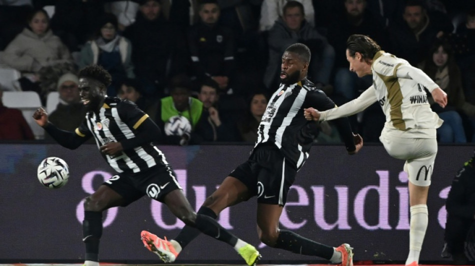 Lens vence na visita ao Angers (2-1) e toma liderança do PSG