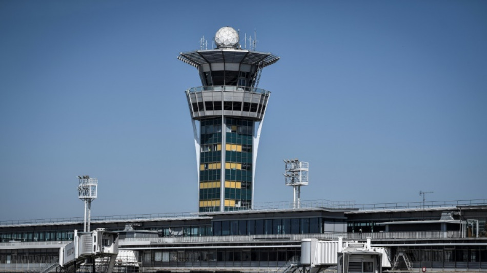 Una huelga de controladores amenaza con anular el fin de semana el 70% de los vuelos de Par&iacute;s-Orly