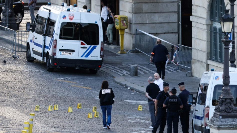 Tu&eacute;s sur le Pont-Neuf: six heures de reconstitution sur les lieux avec le policier qui a tir&eacute;
