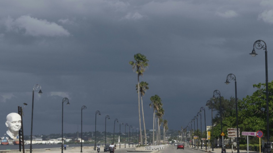 Sem luz e com ruas vazias, Havana aguarda futuro incerto