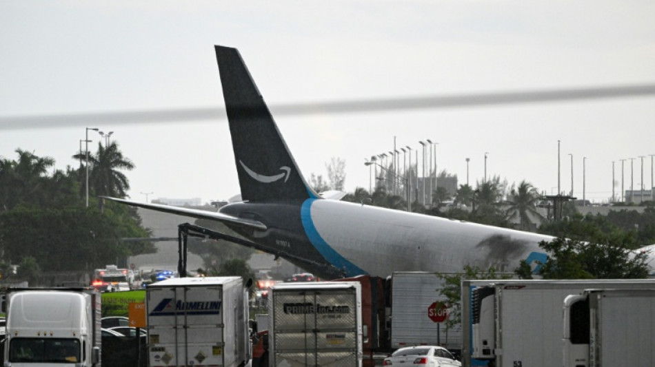 Mindestens f&uuml;nf Tote bei Unfall von Amazon-Frachtflugzeug an Flughafen Miami