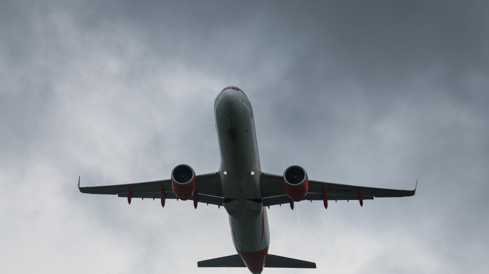 Cyberattacco contro tre aeroporti in Gb, 'hacker hanno chiesto riscatto'