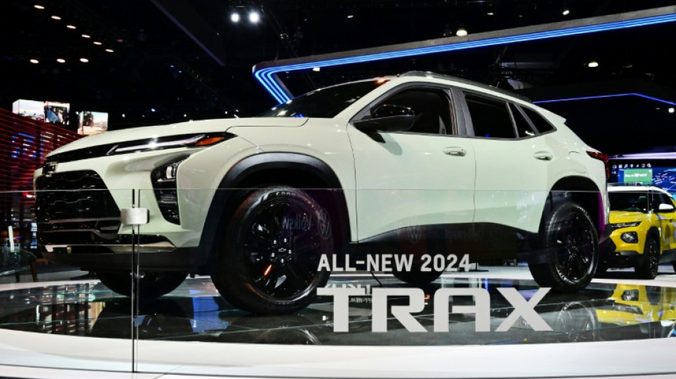 GM reports quarterly loss but boosts shareholder returns