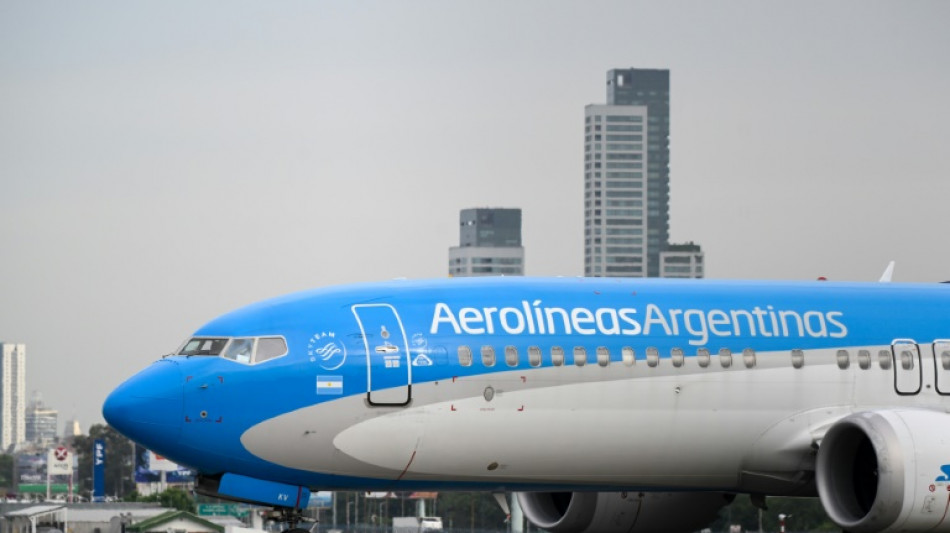 Milei declara "sujeta a privatizaci&oacute;n" a la estatal Aerol&iacute;neas Argentinas