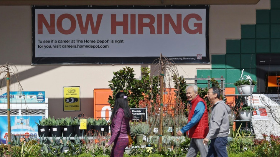 Le march&eacute; de l'emploi ralentit en avril aux Etats-Unis