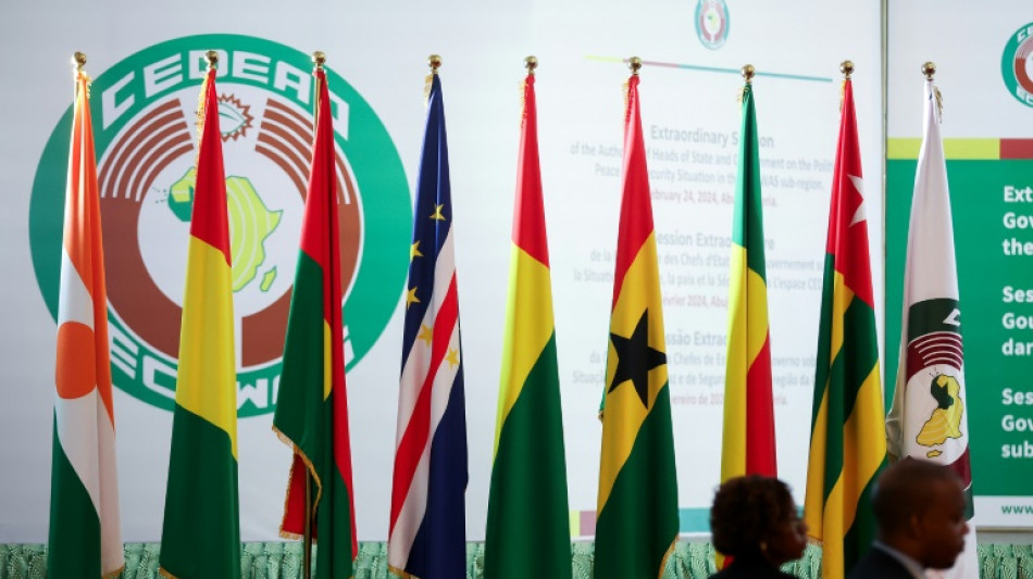 Pa&iacute;ses oeste-africanos suspendem san&ccedil;&otilde;es contra Guin&eacute;, Mali e N&iacute;ger