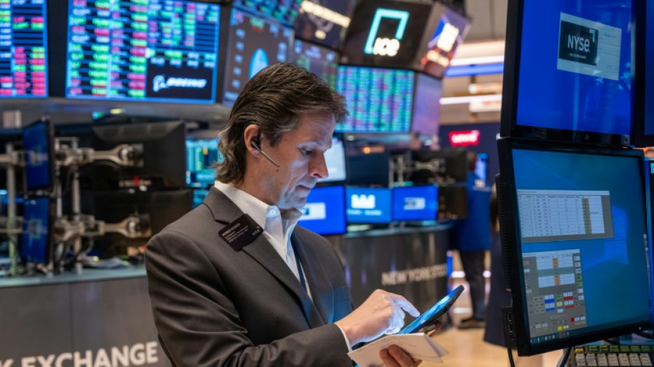 Despu&eacute;s de 5 meses de ganancias, Wall Street cierra abril en baja