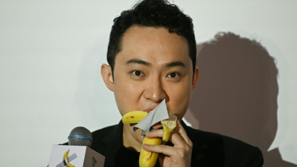 Del bolsillo al est&oacute;mago: un hombre se come la banana art&iacute;stica por la que pag&oacute; 6 millones de d&oacute;lares