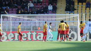 Il Parma vince in rimonta a Lecce 2-1