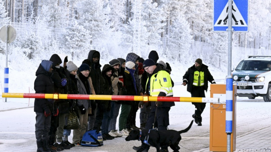 Unos 300 migrantes esperan en el &Aacute;rtico ruso para pasar a Finlandia, afirma Mosc&uacute;