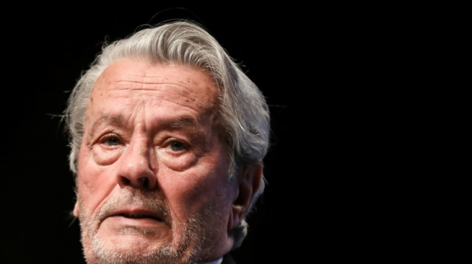 Affaire Delon: la justice prend en main la sant&eacute; d'Alain Delon sur fond de guerre fratricide
