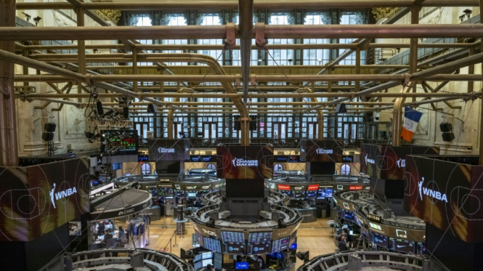 Wall Street termine en baisse, calm&eacute;e par la remont&eacute;e des taux obligataires