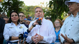Candidato &agrave; presid&ecirc;ncia denuncia 'pris&atilde;o arbitr&aacute;ria' de assistentes na Venezuela