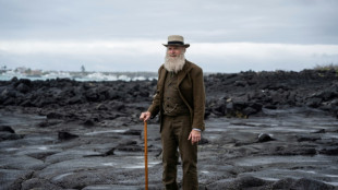 La encarnaci&oacute;n de Charles Darwin sigue sus pasos y visita Gal&aacute;pagos 