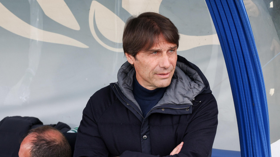 Napoli: Conte,'dobbiamo restare calmi e umili fino in fondo'
