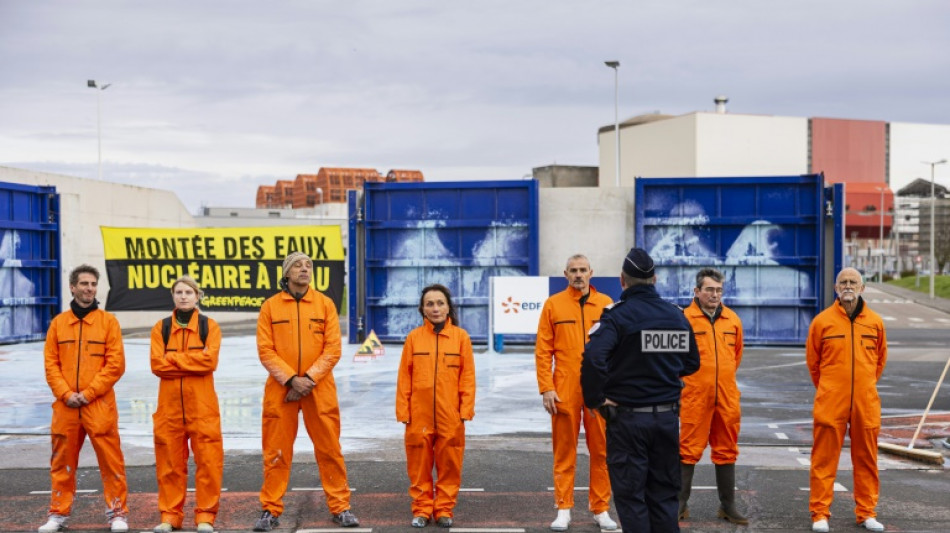 Intrusion de Greenpeace &agrave; la centrale nucl&eacute;aire de Gravelines pour alerter sur le risque de submersion