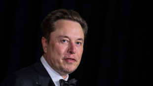 Musk tendr&aacute; que seguir sometiendo a revisi&oacute;n sus publicaciones sobre Tesla