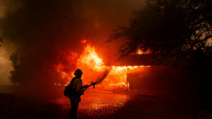 &Oacute;rdenes masivas de evacuaci&oacute;n y un centenar de casas destruidas por incendio en California