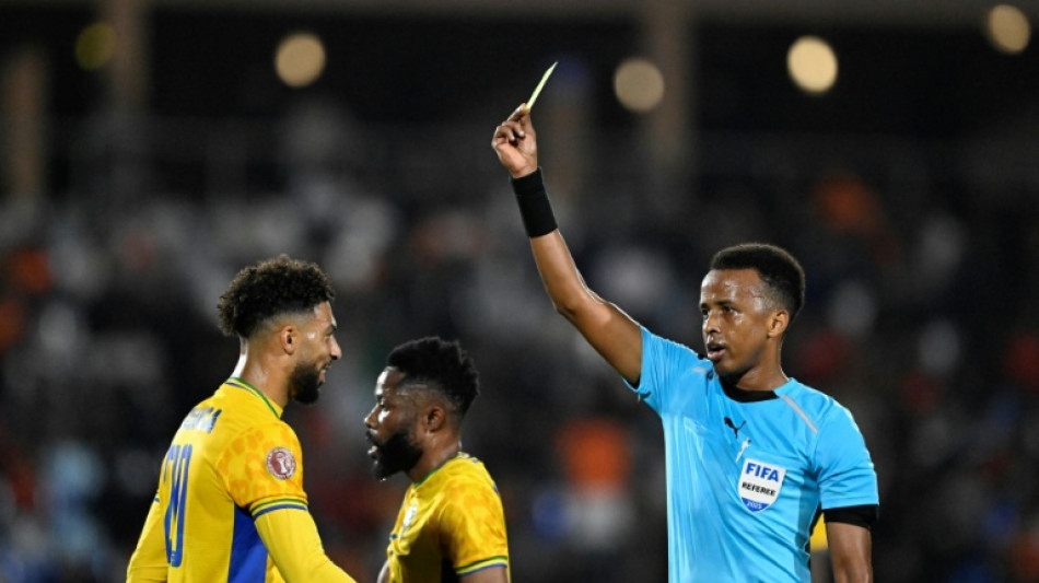 &Aacute;rbitro somali barrado pelos EUA apitar&aacute; na Supercopa da Uefa