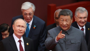 Micrófonos abiertos captaron a Xi y Putin hablando de la inmortalidad en el desfile de Pekín