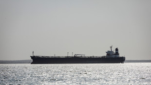 Petrolio a New York sotto 60 dollari, prima volta da aprile '21