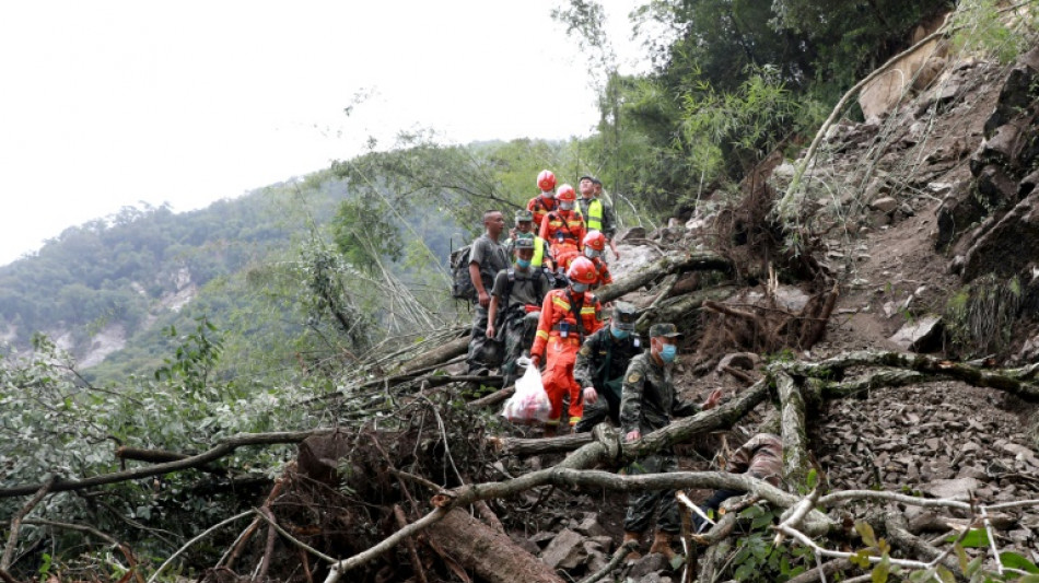 S&eacute;isme en Chine: nouveau bilan de 82 morts, la pluie complique les recherches