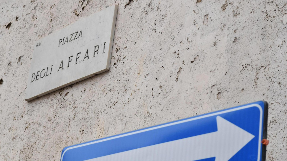 Borsa: Milano prosegue positiva, in luce Fincantieri