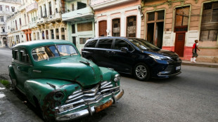 Lujo sobre ruedas: autos de alta gama roban show a cl&aacute;sicos americanos en Cuba

