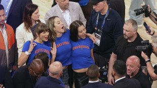 Taylor Swift dai Knicks con 'easter eggs' sul matrimonio