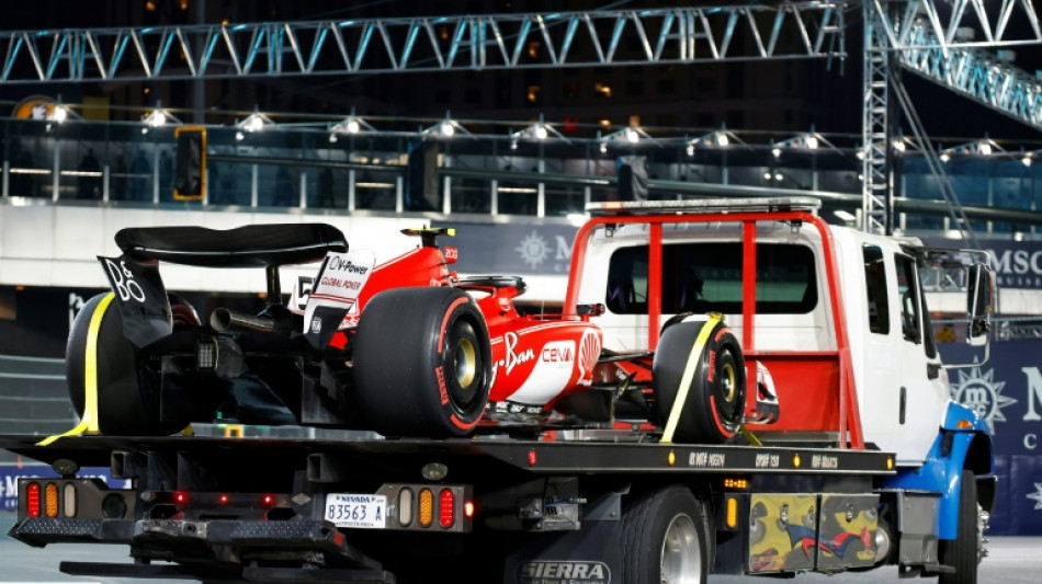 F1: une premi&egrave;re journ&eacute;e perturb&eacute;e &agrave; Vegas &agrave; cause des... plaques d'&eacute;go&ucirc;t