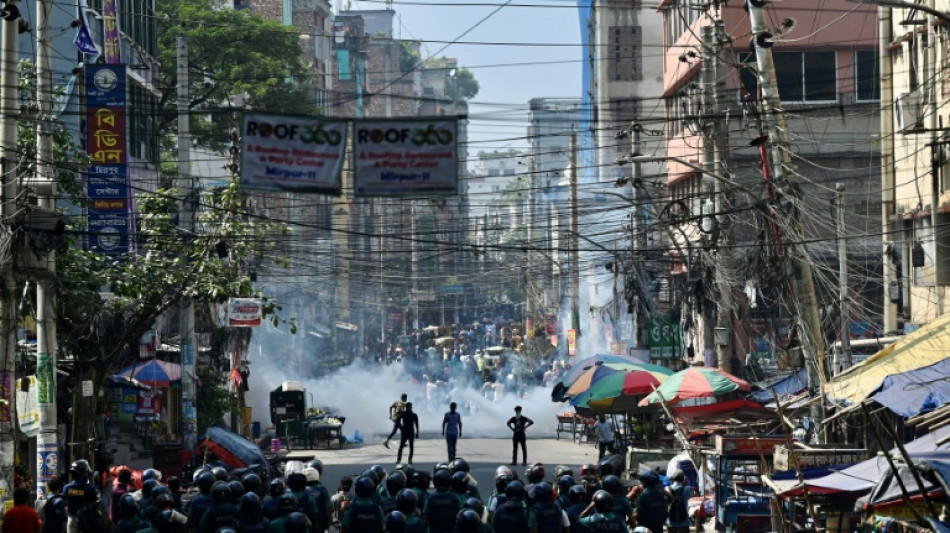 Violentas protestas obreras paralizan el sector textil de Banglad&eacute;s