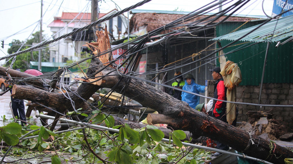 Tifone Kajiki, tre morti e 13 feriti in Vietnam