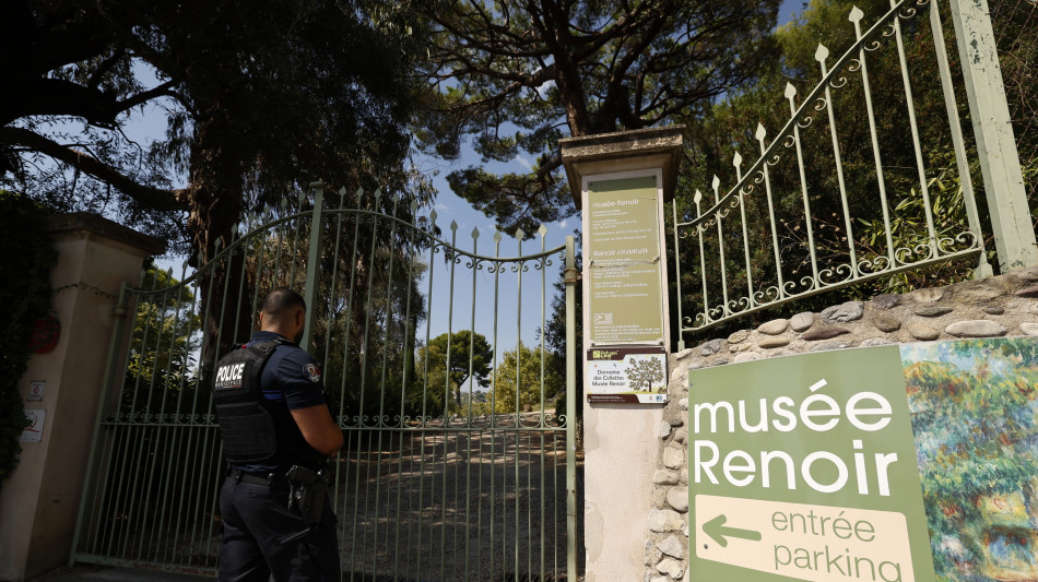 I ladri del museo in Costa Azzurra hanno lasciato met&agrave; del bottino nella fuga