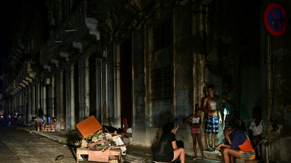 El apag&oacute;n total pone al l&iacute;mite a los cubanos