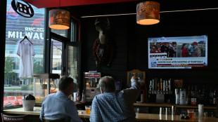 Tiros contra Trump surpreendem antes de Conven&ccedil;&atilde;o Republicana, que refor&ccedil;a seu apoio