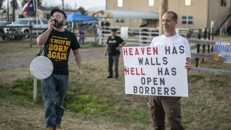 'Ex&eacute;rcito de Deus' chega &agrave; fronteira dos EUA para protestar contra migra&ccedil;&atilde;o