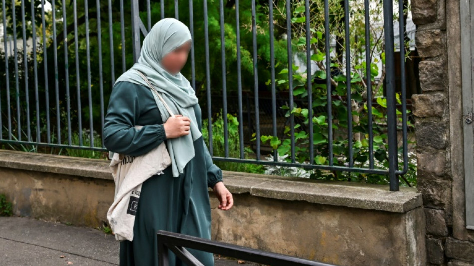 L'abaya, interdite &agrave; l'&eacute;cole, un symbole des frictions autour de la la&iuml;cit&eacute;