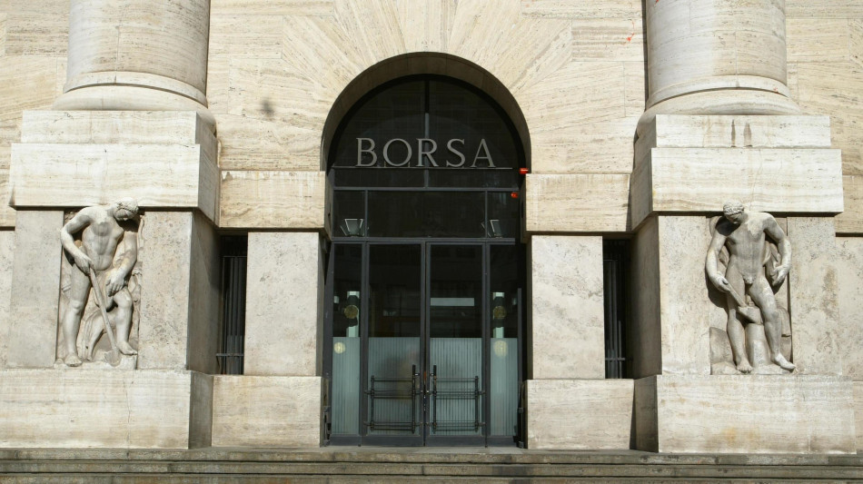 Borsa: Milano in avvio sale dello 0,3%