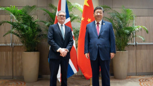 Primeiro-ministro brit&acirc;nico visita a China para defender associa&ccedil;&atilde;o 'pragm&aacute;tica'