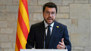 Presidente catal&atilde;o convoca elei&ccedil;&otilde;es antecipadas para 12 de maio