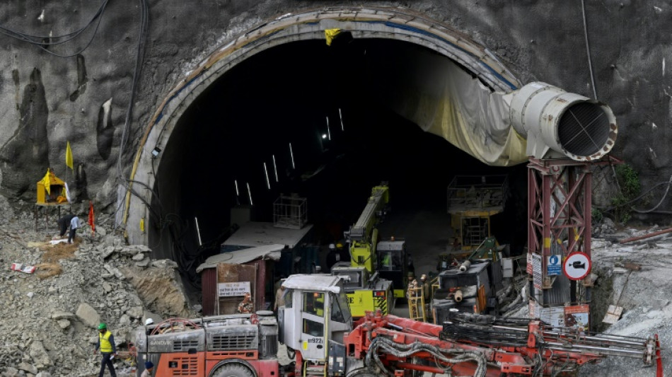 Socorristas est&aacute;n a solo 5 metros de obreros atrapados en India