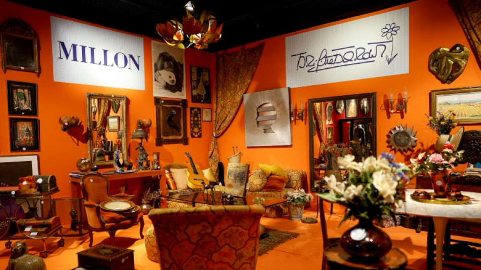 Objets personnels et souvenirs de Brigitte Bardot aux ench&egrave;res &agrave; Paris