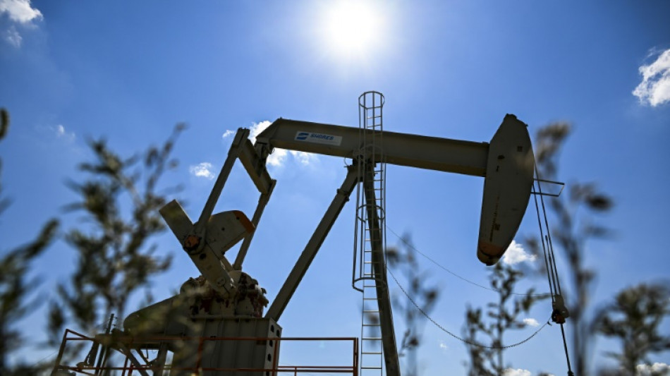 Reservas comerciais de petr&oacute;leo t&ecirc;m queda maior que o esperado nos EUA