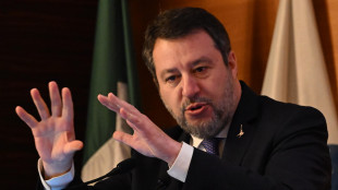 Calcio: Salvini 'troppi stranieri scarsi, investire nei vivai'